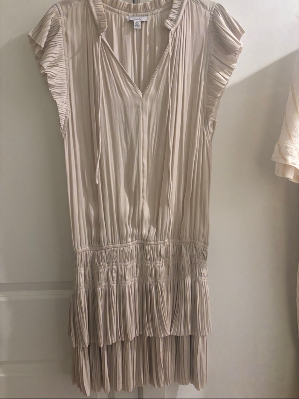 NWOT CURRENT AIR Light Beige Pleated V-Neck Women’s Dress